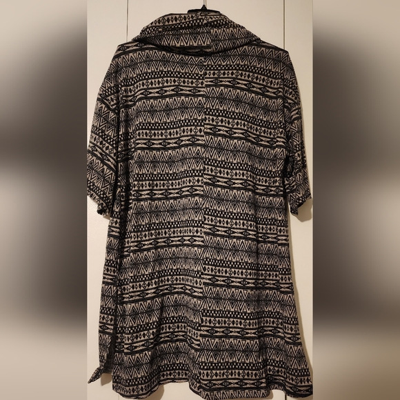 Frumos tunic sweater, size 2X, black and beige - Picture 2 of 4